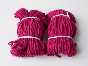 SZNUREK BAWEŁNIANY - FUKSJA - MOTEK 50M
